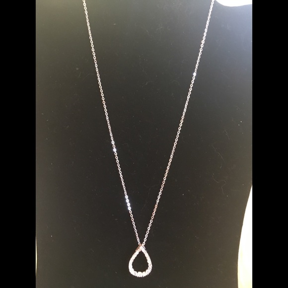 Gorgeous! Crystal Teardrop Necklace✨ - Picture 4 of 8